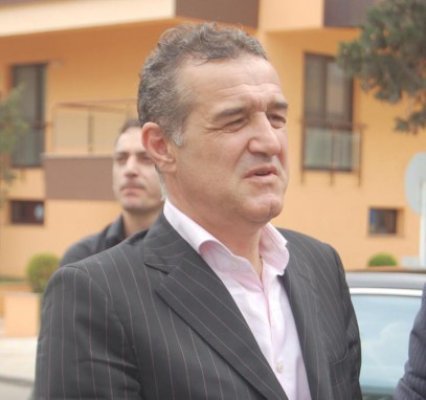 Becali a fost amendat cu 183.000 lei pentru că nu a notificat preluarea Arcom